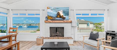 Televisión y chimenea