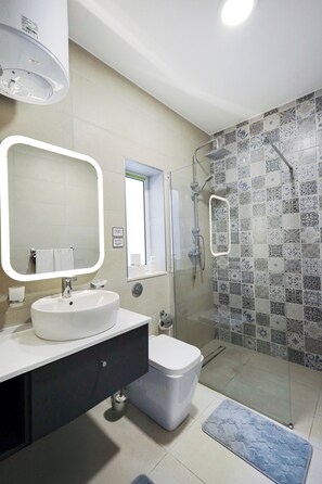 Apartment, City View | Bathroom - 3BR Central with Balcony - Sliema Area (Pembroke)