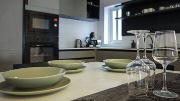 Apartment, City View | Private kitchen