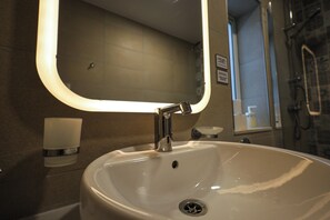 Apartment, City View | Bathroom - 3BR Central with Balcony - Sliema Area (Pembroke)