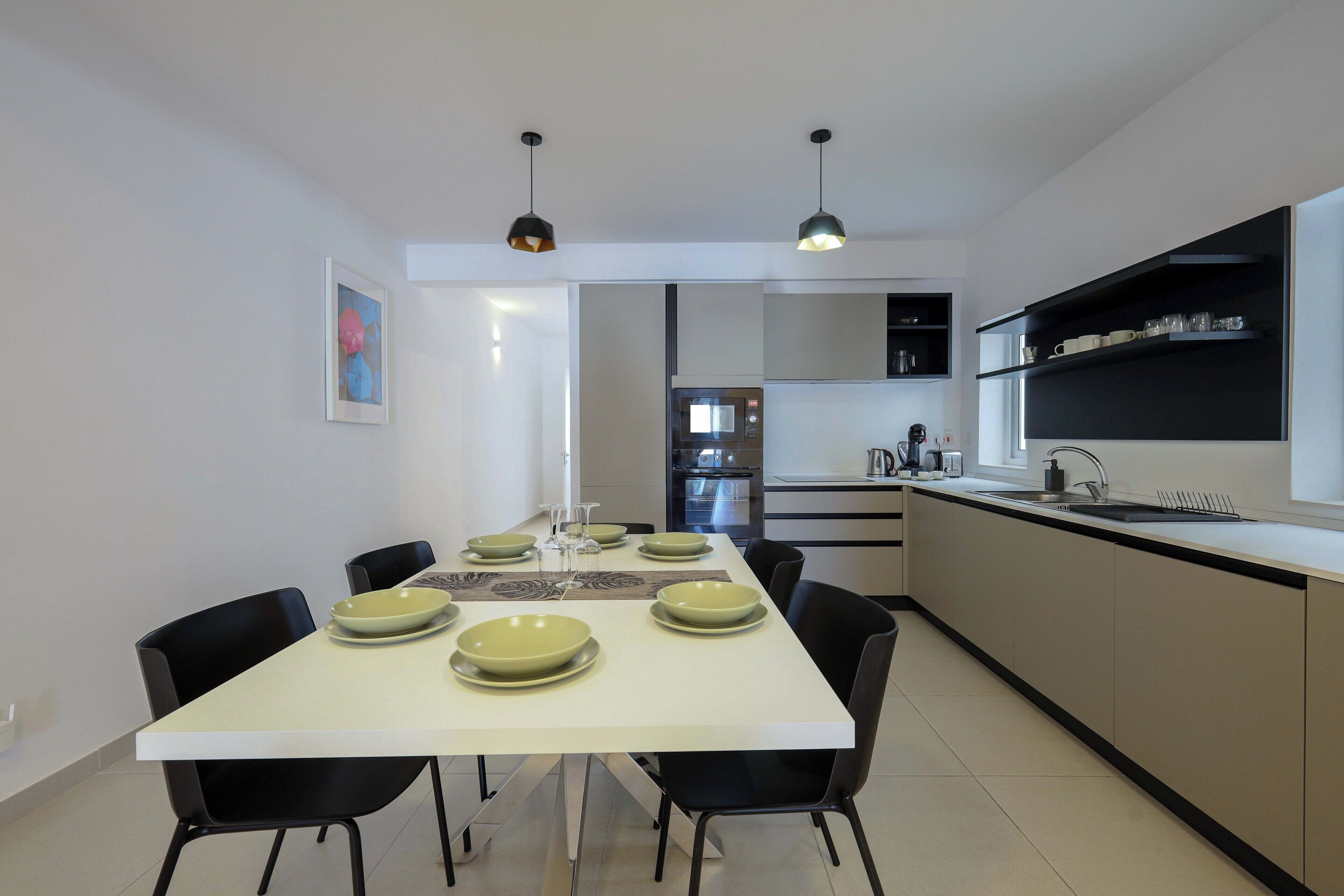 Apartment, City View | Dining