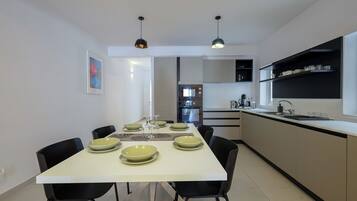 Apartment, City View | Dining