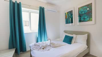 Cortinas blackout, tabla de planchar con plancha y wifi gratis