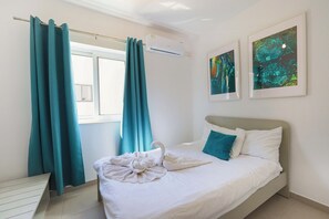 Căn hộ, quang cảnh thành phố | Màn/rèm cản sáng, bàn ủi/dụng cụ ủi quần áo 