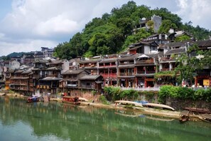 Unclassified image, 3 of 43, button - Phoenix Suiyu Riverview Homestay (North Gate Chenglou Branch) (Fenghuang)