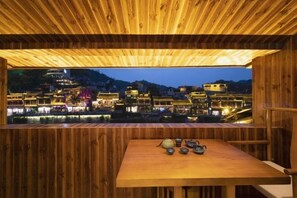 Dining - Phoenix Suiyu Riverview Homestay (North Gate Chenglou Branch) (Fenghuang)