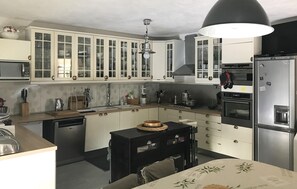 Fridge, stovetop, dishwasher - Amazing home in Lipari (Lipari)