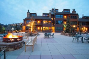 Outdoor dining - NEW- Monthly Rates For Spring/Summer/Fall - Peaceful Spot Along a Creek (Steamboat Springs)
