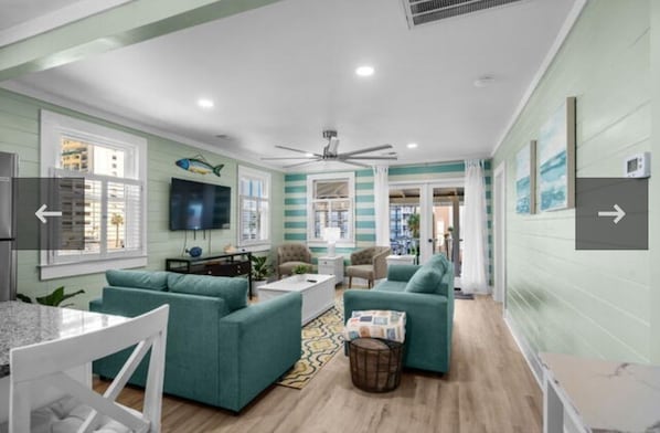 Smart TV - WAIT AND SEA - Charming 3 bedroom 2nd fl condo in delightful North Myrtle Beach (North Myrtle Beach)