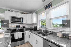Private kitchen - WAIT AND SEA - Charming 3 bedroom 2nd fl condo in delightful North Myrtle Beach (North Myrtle Beach)