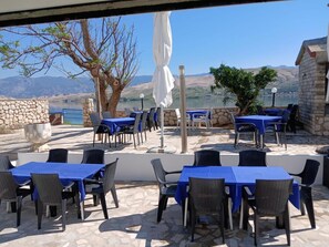 Outdoor dining - Biser Hotel (Pag)