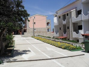 Property grounds - Biser Hotel (Pag)