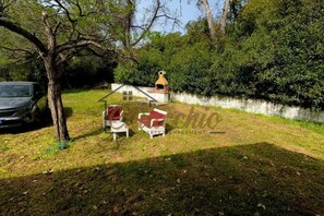 Villa, patio, vista mare parziale | Parco della struttura