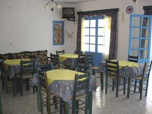 Dining - Glaros Studios (Karpathos)