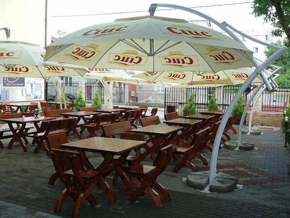 Outdoor dining - Davos Hotel (Deva)