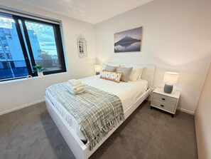 1 bedroom, iron/ironing board, WiFi, bed sheets - Fresh & Modern 1BR Stay in Manchester (Christchurch)