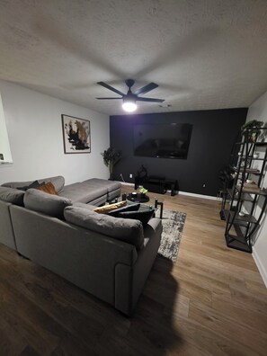 TV - Charming 3-bedroom townhome in Jonesboro (Jonesboro)