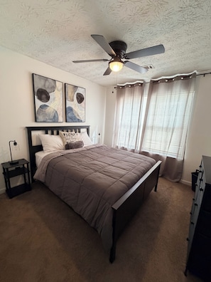 3 bedrooms, iron/ironing board, WiFi, bed sheets - Charming 3-bedroom townhome in Jonesboro (Jonesboro)