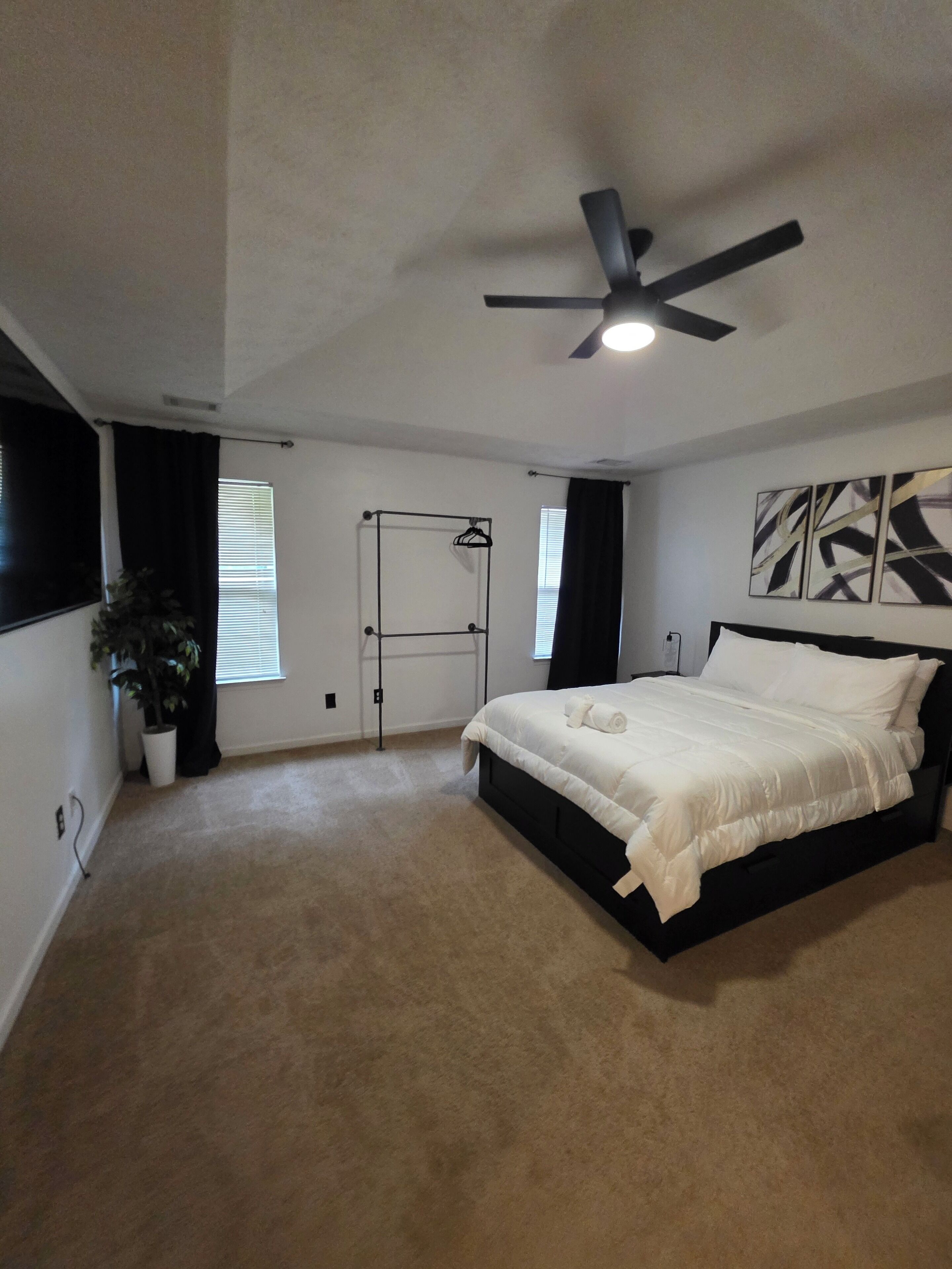 3 bedrooms, iron/ironing board, WiFi, bed sheets