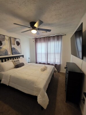 3 bedrooms, iron/ironing board, WiFi, bed sheets - Charming 3-bedroom townhome in Jonesboro (Jonesboro)