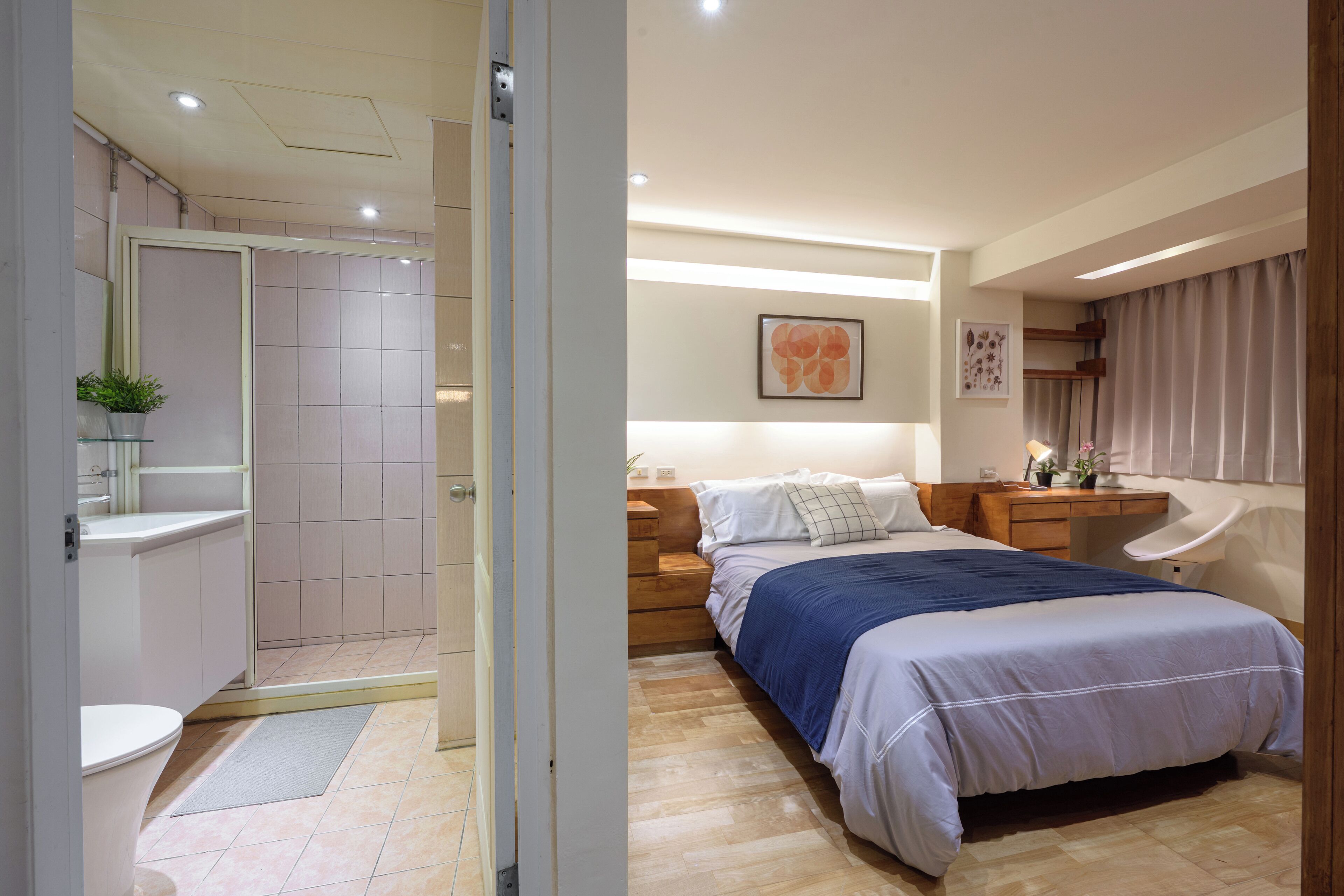 3 slaapkamers, een bureau, een strijkplank/strijkijzer, reisbedje