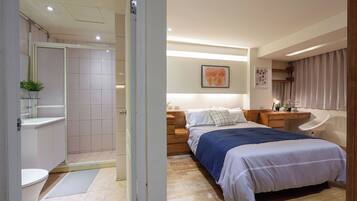 3 slaapkamers, een bureau, een strijkplank/strijkijzer, reisbedje