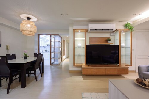 H&K 3/2 Parkside residence Taipei 101 5 min walk