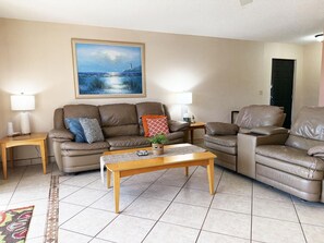 Smart TV, stereo - 2BR Condo at Fantasy Island – Pool, Beach , Bikes (Englewood)