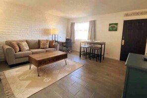 Living area - 2Bed Condo Close to Westgate King Bed Full Kitchen (Glendale)