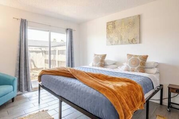 Een strijkplank/strijkijzer, gratis wifi, beddengoed, rolstoeltoegang