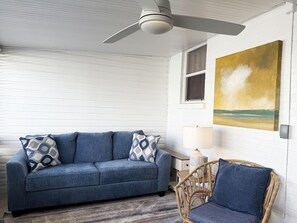Smart TV - Venice Villas 1BR – Pool & Grill on Golden Beach (Venice)