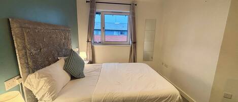 2 quartos, ferros/tábuas de passar roupa, Wi-Fi de cortesia