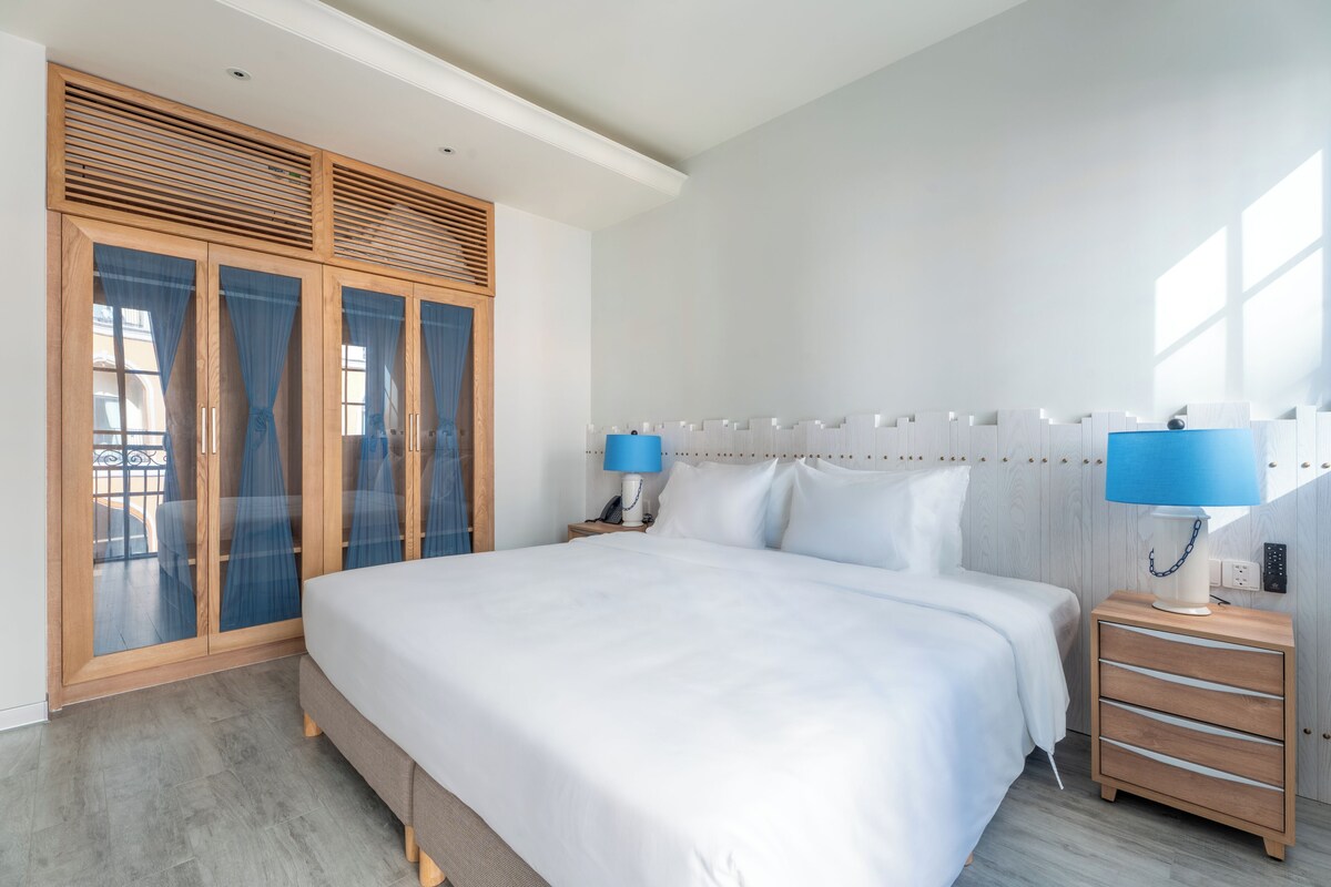 Luxury Family Apartment, City View  | Premium bedding, minibar, in-room safe, desk