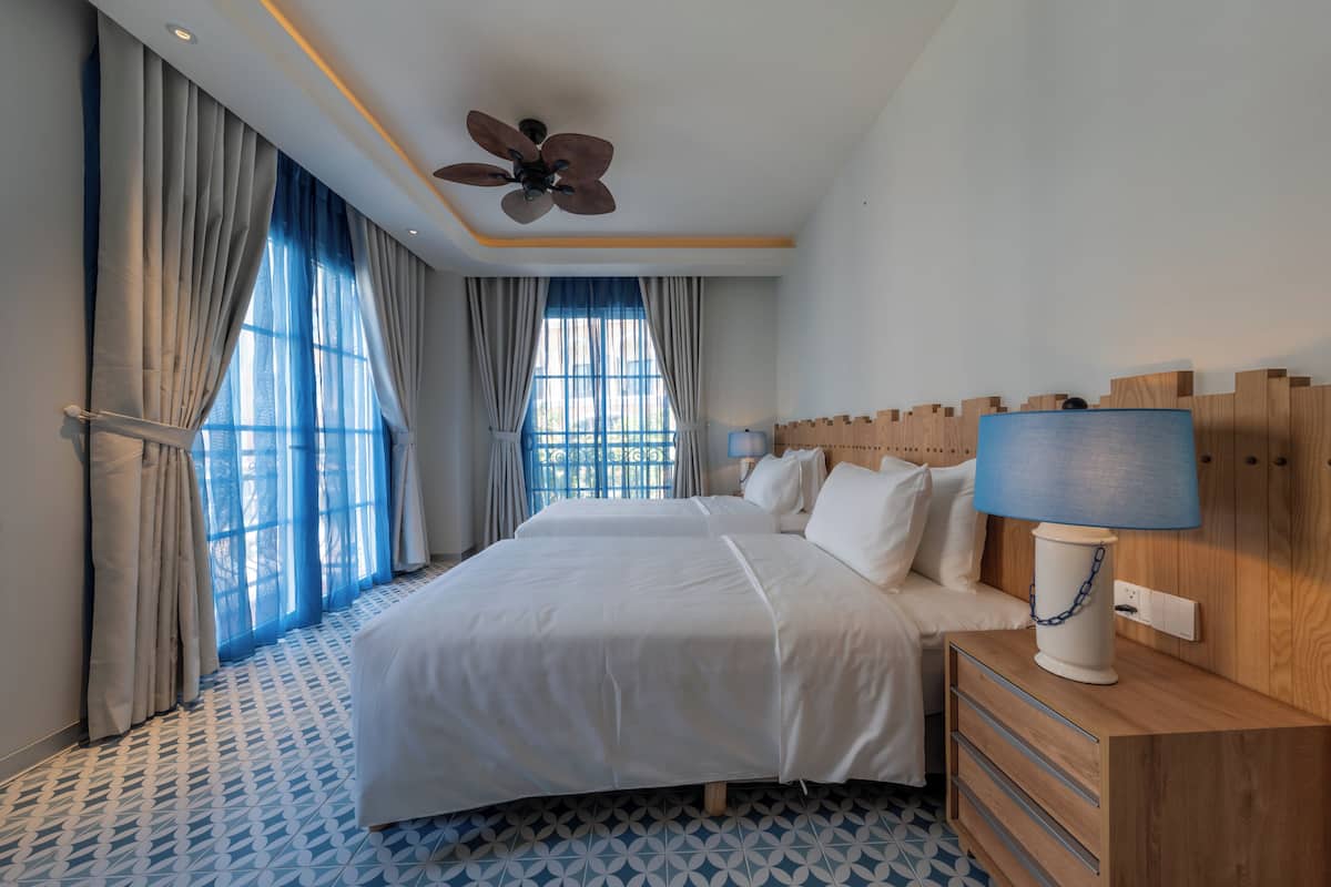 Deluxe Double or Twin Room, 1 Bedroom, Balcony, Partial Ocean View | Premium bedding, minibar, in-room safe, individually decorated