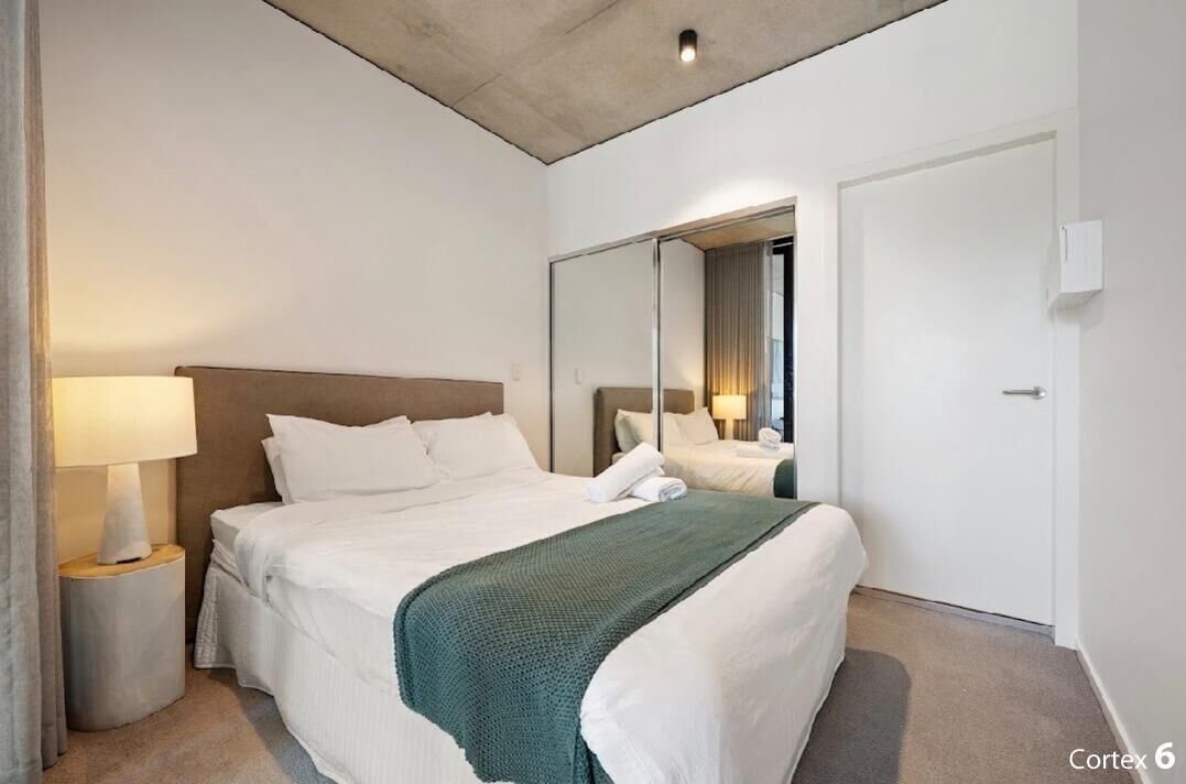 Iron/ironing board, Internet, bed sheets