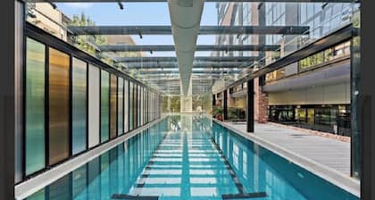 Flat in Kingston @Canberra free parking , Pet allow