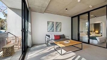 Iron/ironing board, Internet, bed sheets