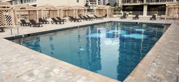 Outdoor pool - Island Colony 29th Floor Waikiki Studio with Views (Honolulu)