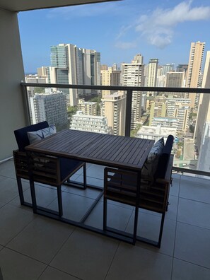 屋外ダイニングエリア