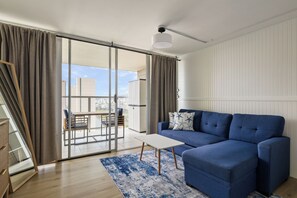 Smart TV - Newly Remodelled Waikiki Studio Near Beach - Ocean & Mountain Views (Honolulu)