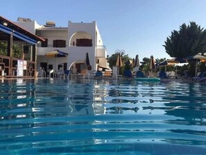 Pool - Chrysanthi Studios & Apartments Pefkos (Rhodes)