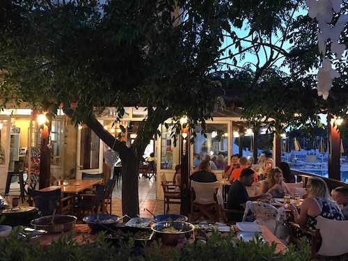 Chrysanthi Studios & Apartments Pefkos