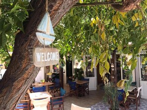 Outdoor dining - Chrysanthi Studios & Apartments Pefkos (Rhodes)