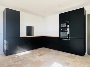 Microwave, oven, stovetop - New house on the Ile de Re at the edge of the ocean with breathtaking views! (Rivedoux-Plage)