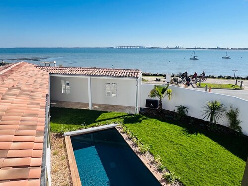 New house on the Ile de Re at the edge of the ocean with breathtaking views!