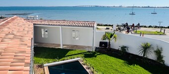 New house on the Ile de Re at the edge of the ocean with breathtaking views!
