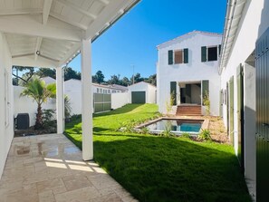 Property grounds - New house on the Ile de Re at the edge of the ocean with breathtaking views! (Rivedoux-Plage)