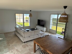 Smart TV - New house on the Ile de Re at the edge of the ocean with breathtaking views! (Rivedoux-Plage)