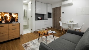 TV - 1 BR City Apartment Adialuxe S5, Rijeka, Croatia (Rijeka)