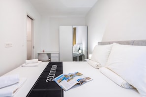 A hotel room with a bed, a desk, a chair, and a nightstand. - 1 BR City Apartment Adialuxe S5, Rijeka, Croatia (Rijeka)